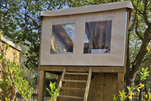 Herinnering: Camping La Sardane**** heeft het label &#8220;Accueil Vélo&#8221; en beschikt over 2 Bivak-accommodaties.