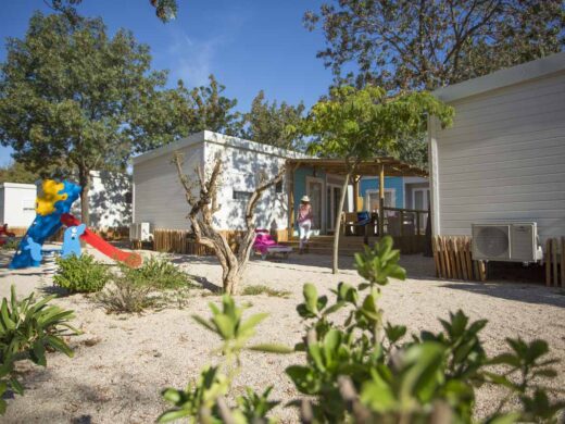 Location de mobil-home pour famille nombreuse ou vacances entre amis pour 10 personnes au camping à Argeles sur mer la Sardane