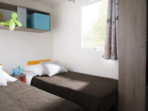 Location de mobil-home pour famille nombreuse ou vacances entre amis pour 10 personnes au camping à Argeles sur mer la Sardane